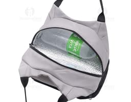 Bolsa térmica de 5 litros na cor azul, com alça ajustável e fecho em zíper. Ideal para transportar alimentos e manter a