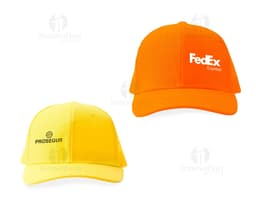 Cappellino in poliestere di colore nero con logo ricamato sul davanti e chiusura regolabile sul retro.
