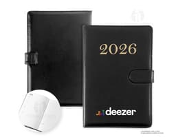 Agenda semanal para o ano de 2026, com capa de couro preto, folhas brancas e divisórias mensais.
