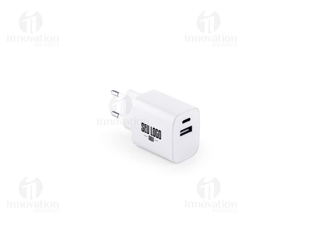 WEGENER Adaptador de corriente con puerto USBA 18W y USBC 20W en ABS 100 reciclado