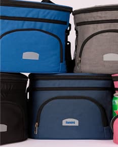Bolsa térmica de poliéster com capacidade para 10 litros.