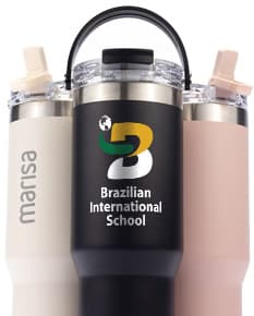 Copo térmico de 900ml em aço inoxidável com tampa e alça na cor preta.