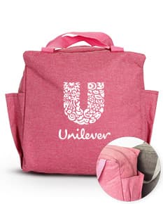 Bolsa térmica prateada, com zíper e alça para transporte.