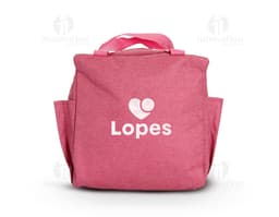 Bolsa térmica prateada, com zíper e alça para transporte.