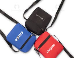 Mini borsa trasversale nera in pelle con chiusura in metallo, ideale per riporre chiavi, cellulare, denaro e altri oggetti