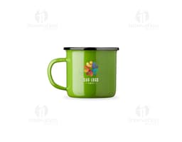 Desenho de uma caneca de inox 370ml em 3D, com alça e design colorido. A imagem possui elementos de reciclagem e simbologia