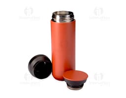 Garrafa térmica de 470ml em metal, de cor amarela, com tampa de rosca.