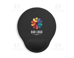 Mouse pad ergonómico en forma de disco negro, con diseño en 3D y detalles de mapa mundial. Posee un corazón en el centro