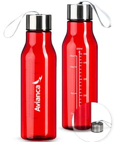 Garrafa plástica 615ml transparente com tampa amarela, contendo líquido claro. A garrafa está vazia e limpa, refletindo a luz.