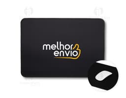 Matepad de cuero marrón con diseño retro. Objeto de tecnología para mejorar el rendimiento del ratón en laptops y