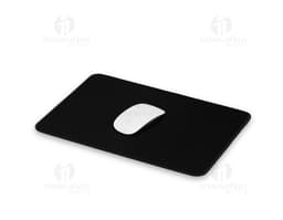 Matepad de cuero marrón con diseño retro. Objeto de tecnología para mejorar el rendimiento del ratón en laptops y