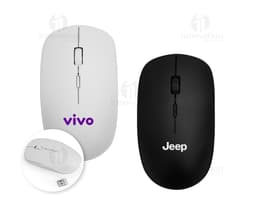 Mouse senza fili in tonalità argento, con design moderno e compatto. Possiede ruote di scorrimento, pulsanti di clic e