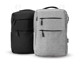 Mochila de nylon preta 14L com alça de couro, bolso com zíper e estilo moderno. Ideal para viagens de negócios ou passeios.