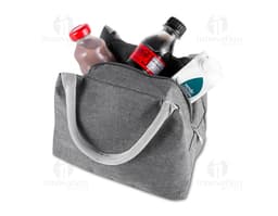 Bolsa térmica em poliéster castanho, com fecho de zíper, alça de couro e cadeado de segurança. Design moderno e elegante