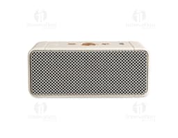 Caja de sonido multimedia M8 en metal cromado y negro, con diseño moderno y retro. Posee altavoz, botones de control de