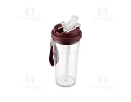 Transparent 600ml plastic cup, ideal for storing liquids such as water, juices, and sodas. The cup has a lid and is a useful