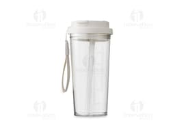 Transparent 600ml plastic cup, ideal for storing liquids such as water, juices, and sodas. The cup has a lid and is a useful