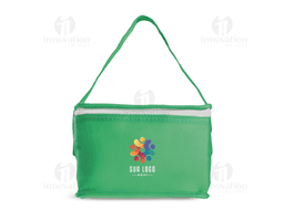Bolsa térmica em TNT marrom com alça de couro, zipper preto e acabamento elegante. A bolsa está vazia e aberta, mostrando seu