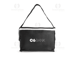 Bolsa térmica em TNT marrom com alça de couro, zipper preto e acabamento elegante. A bolsa está vazia e aberta, mostrando seu