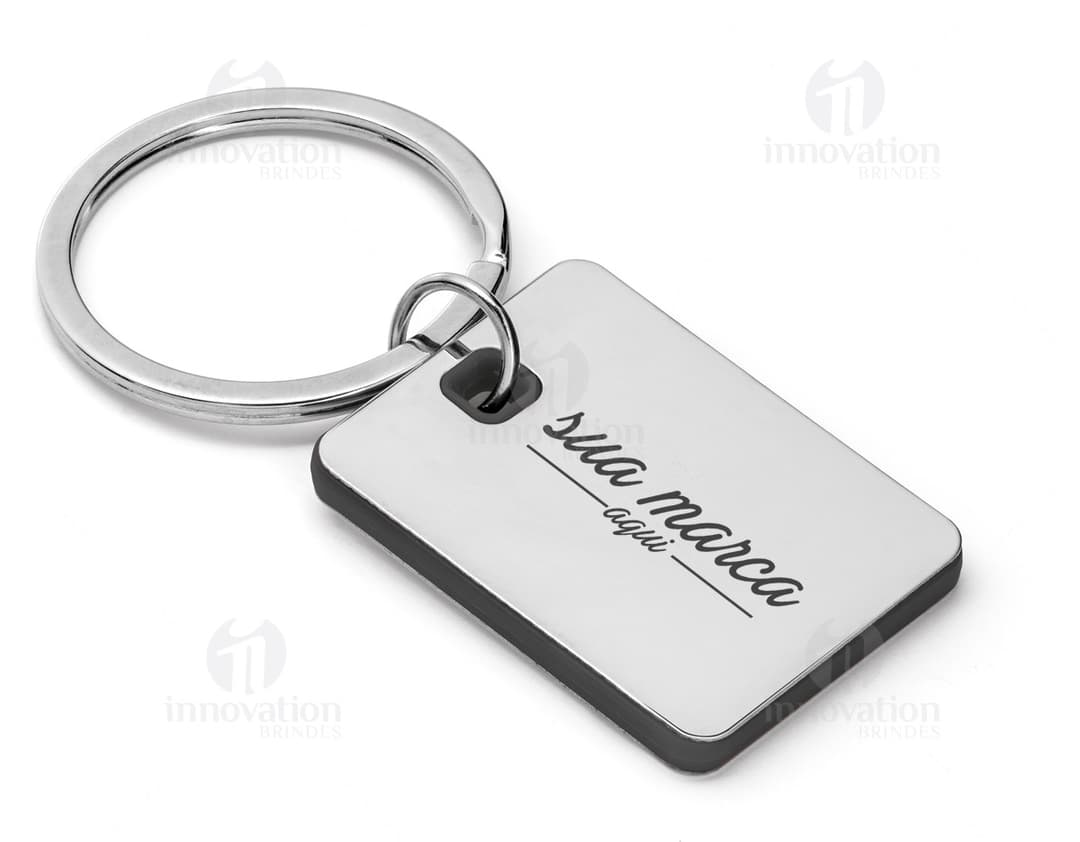 Llavero de metal elegante y resistente, perfecto para personalización con tu marca. Ideal para obsequiar a clientes y