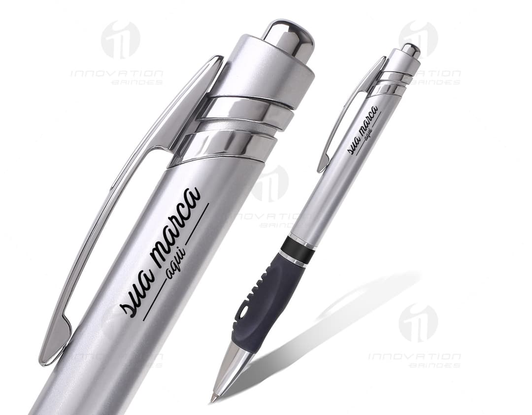 Caneta plástica resistente e durável, ideal para uso no escritório ou em casa. Possui ponta cromada e tinta de alta