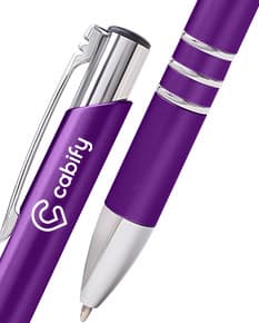 Caneta plástica de alta qualidade, ideal para uso no escritório, em casa ou na escola. Feita com material resistente, possui tinta duradoura e ponta afiada para uma escrita precisa. Perfeita para assinar documentos e formulários. Adquira já a sua!