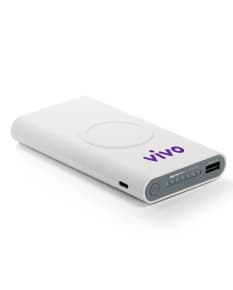 Power bank wireless 11000mAh com design moderno e tecnologia avançada. Perfeito para carregar dispositivos eletrônicos como celulares, tablets e laptops de forma rápida e prática. Ideal para uso pessoal ou profissional, proporcionando mobilidade e segurança na comunicação e armazenamento de dados. Cor preta com acabamento em plástico e teclas de acesso rápido. Além disso, possui conexão sem fio e display touchscreen para facilitar o uso.