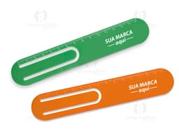 Régua plástica de 15 cm - 01, com design moderno e prático. Perfeita para medir com precisão em qualquer lugar. Ideal para