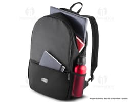 Mochila em poliéster preta, moderna e elegante, com alça de couro, zipper e compartimento central para notebook. Ideal para