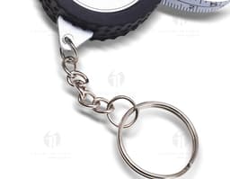 Chaveiro de plástico com trena - 01, o acessório ideal para quem preza pela precisão e praticidade. A combinação perfeita