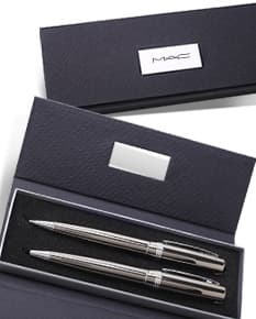 Pen and pencil set - 03: a modern and practical writing set. Made of high-quality plastic with leather details, it is perfect for use in the office or at home. An essential item for those who value technology and practicality. Get your kit now and always be prepared to jot down your ideas and appointments. Ideal for gifting or personal use. Purchase yours today!