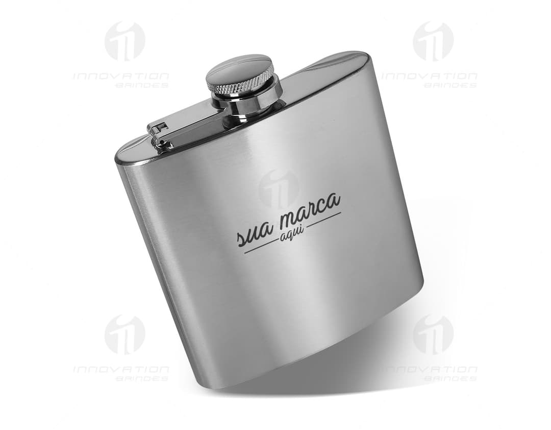 Porta whisky de 6oz em aço inoxidável, perfeito para manter sua bebida favorita sempre à mão. Design moderno e elegante, com
