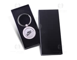 Descrição: Chaveiro de metal brilhante, redondo e elegante para adicionar um toque de sofisticação ao seu dia a dia. O design