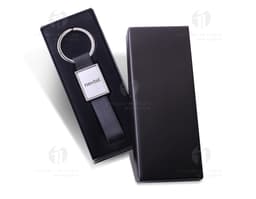 Chaveiro de metal - 35, o acessório perfeito para o seu dia a dia. Feito em aço cromado, esse chaveiro é elegante e moderno