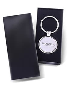Chaveiro de Metal - 19: Proteja seu negócio com estilo e segurança. Fabricado em aço cromado, este chaveiro é o símbolo de proteção e sigilo para sua empresa. Com um design moderno e brilhante, ele garante que seus pertences estejam sempre seguros. Adquira já o seu e tenha tranquilidade financeira e acesso controlado aos seus bens. Ideal para manter a sua chave sempre à mão, com um toque de elegância e confiança. Adquira o seu agora e garanta a proteção do seu patrimônio.