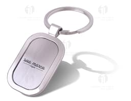 Chaveiro de metal prateado com design moderno e elegante, perfeito para uso em casa, escritório ou em situações de