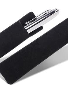 Capa de veludo para caneta - Proteja sua caneta com estilo e elegância! Feita em veludo de alta qualidade, ideal para escritório e business. Imperdível para manter sua caneta sempre segura e bem cuidada. Adquira já a sua!