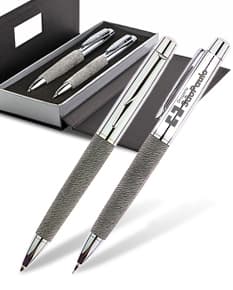 Stift- und Bleistiftset 08, perfekt zum Schreiben und Zeichnen im Büro, in der Schule oder bei der Arbeit. Dieses Set hochwertiger Schreibgeräte ist ideal für Studenten und Fachleute. Nutzen Sie die Praktikabilität dieses tragbaren Arbeitsplatzes und bleiben Sie immer gut ausgestattet.