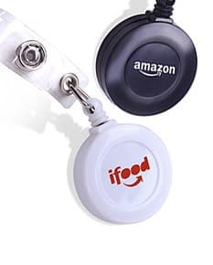 Porta Crachá Leitoso - Proteja e mantenha seu crachá sempre visível e seguro com este porta crachá leitoso de design moderno. Ideal para uso em ambientes de trabalho e eventos. Feito em material resistente e durável, garantindo praticidade e elegância. Adquira já o seu!