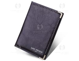 Porta documentos em couro ideal para organizar e proteger seus documentos. Feito em couro de alta qualidade, este porta