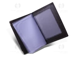 Porta documentos em couro - mantenha seus papéis organizados com elegância e praticidade. Possui design vintage e espaço para