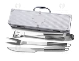 Kit Churrasco - 17, ideal para os amantes de um bom churrasco! Este kit conta com faca de aço inoxidável, perfeito para