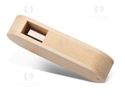 Pen drive bambu giratório 4GB - 02 em embalagem de cartão marrom. Perfeito para armazenar e transportar seus arquivos com