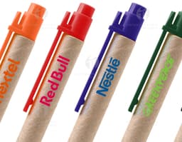 Caneta ecológica - 02, ideal para uso no escritório, na escola ou em casa. Feita de material reciclado, ajuda a preservar o