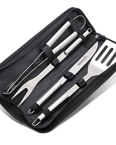 Kit Churrasco - 26 peças: conjunto completo para seus churrascos em família ou com amigos. Tenha tudo o que precisa em um só lugar, com segurança e praticidade. Garanta já o seu!
