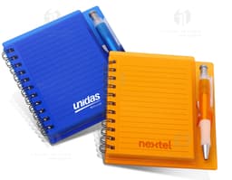 Bloco de anotações plástico - 07, ideal para organizar suas tarefas do dia a dia. Perfeito para escrita e armazenamento de