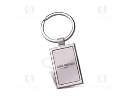 Chaveiro de metal elegante e funcional para brindes corporativos ou presentes especiais. Ideal para manter suas chaves