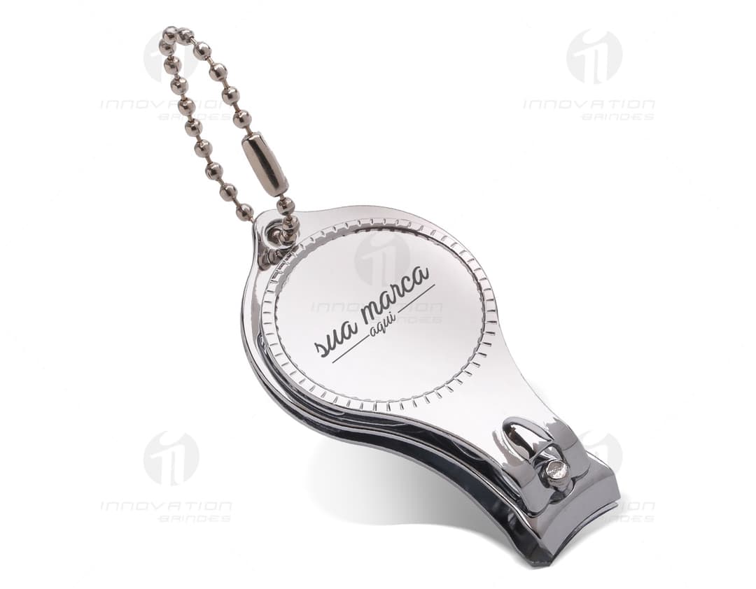 Chaveiro de metal abridor - 12: Acessório de luxo e elegância para presentear. Delicado pingente em prata, com design