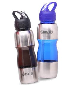 Fique hidratado com nosso squeeze de plástico e metal 600ml! Perfeito para levar sua bebida favorita para onde for, seja água, suco ou energético. Com design moderno e prático, mantém sua bebida sempre fresca e é ideal para quem se preocupa com saúde e bem-estar. Garanta já o seu!