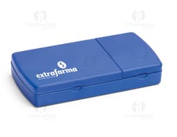 Porta comprimidos de plástico para organização diária de medicamentos. Ideal para uso em casa, no escritório ou em viagens.